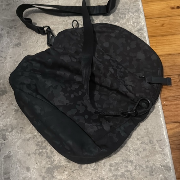 Black Lululemon Camouflage Crossbody Bag - Picture 3 of 3